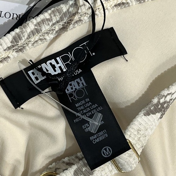 Beach Riot Bikini Top Gray Venom Snakeskin Triangle Swimsuit Top Size M Beach - Picture 5 of 5